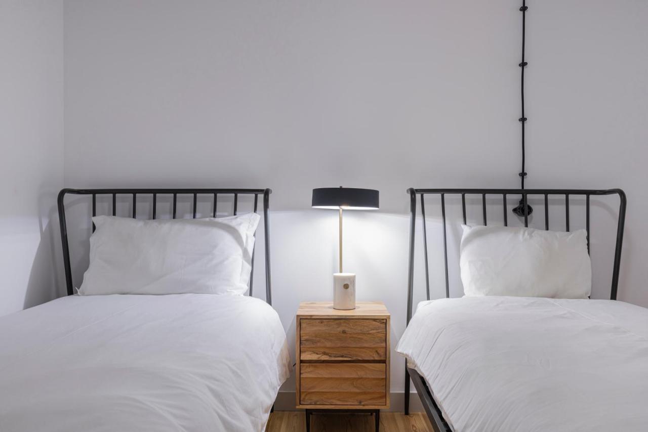 Glamorous 3Bdr Apartment In City Center By Lovelystay Lisboa Extérieur photo