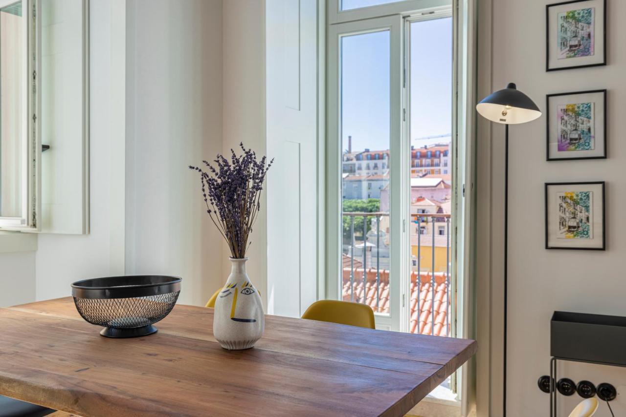 Glamorous 3Bdr Apartment In City Center By Lovelystay Lisboa Extérieur photo